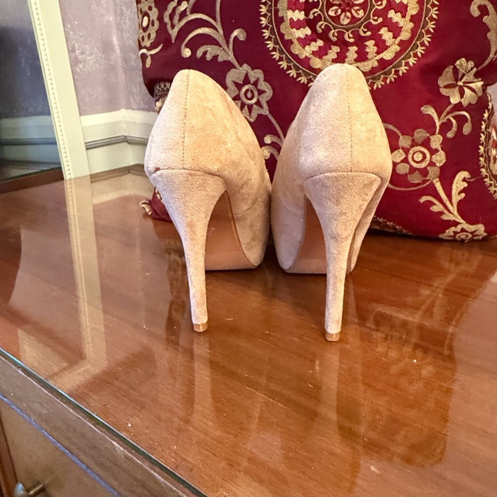 Elegant Beige Platform Heels - Picture 3 of 10